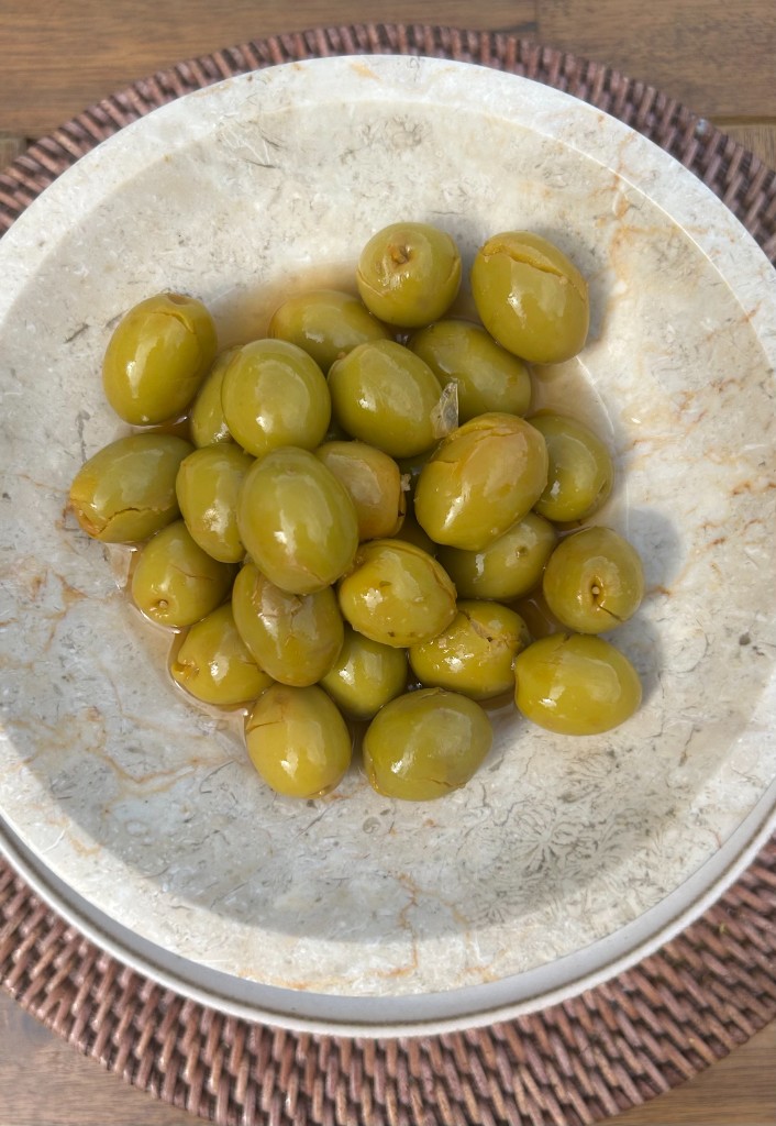 Aceituna aliñada con berenjena
